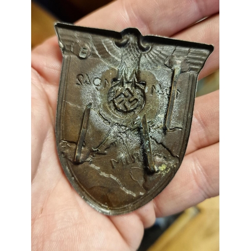 285 - 1941-1942 Crimea Campaign Shield - later type in bronze alloy, one pin broken