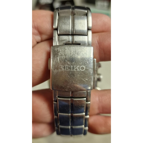 196 - Seiko Sportura Kinetic 7L22-0AD0 Chronograph Wrist Watch