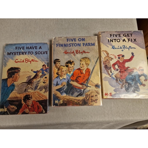 41 - Trio of First Edition Enid Blyton Famous Five Books inc Five Get Into a Fix, Five On Finniston Farm,... 