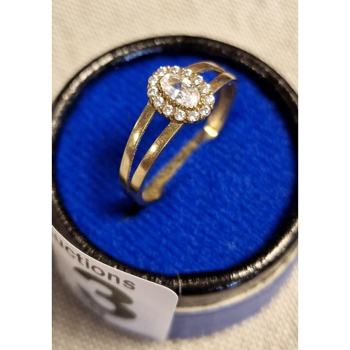 213 - 9ct Gold & Outer Diamond Ring inc a Central CZ/Moissanite stone - size O