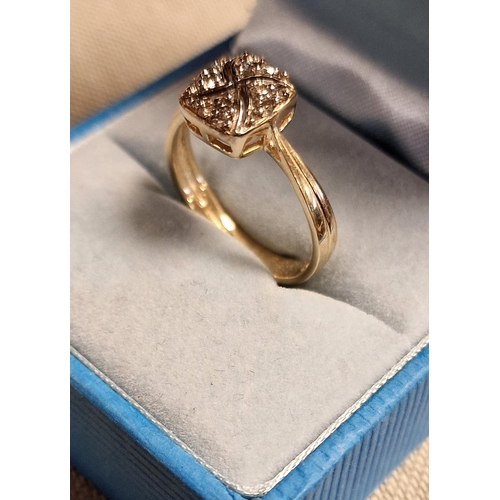 215 - 9ct Gold & Diamond Cluster Ring - size O, 2.7g