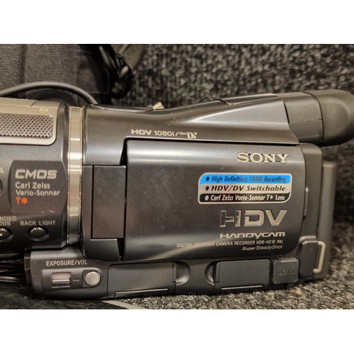 133k - Sony HDV Handcam HDR-HC1E Camcorder + a Sanyo Overhead Projector