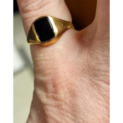 186 - 9ct Gold and Black Onyx Signet Ring, size M