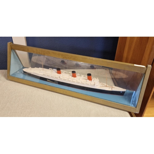 31 - Bassett-Lowke Ltd Northampton Scale Waterline Model of RMS Queen Mary in Case - case length 64cm, po... 