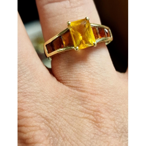 244 - 1970's Style 9ct Gold & Citrine Dress Ring, size O+0.5 & 2.65g