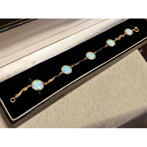 253 - 9ct Gold & Opal Designer Bracelet - 5.4g