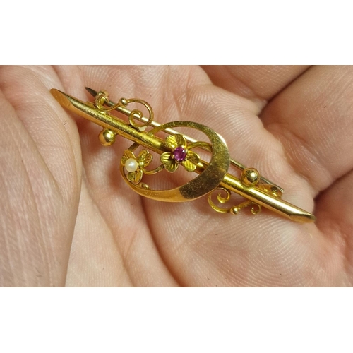 258 - Ruby Centred 9ct Gold Pin Brooch, 2.2g