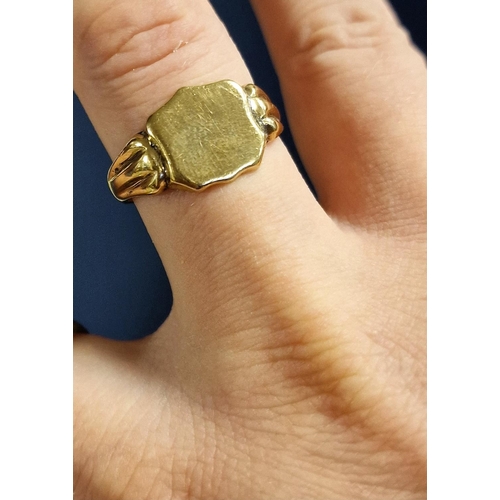 167 - 9ct Gold Gentleman's Signet Ring, 5.6g and size T+0.5