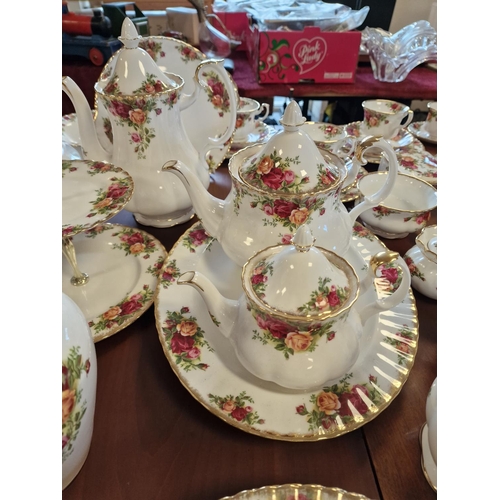 215a - Extensive 90+ Piece Royal Albert Old Country Roses Tea and Dinner Service - inc roughly 9-10 none RA... 