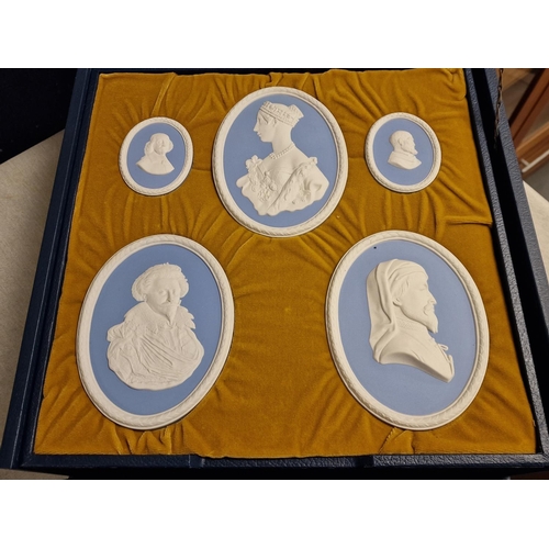 10 - Rare 1973 Wedgwood Limited Editon Three-Drawer Jasperware Portrait Medallions Set (14 pieces) - made... 