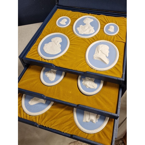 10 - Rare 1973 Wedgwood Limited Editon Three-Drawer Jasperware Portrait Medallions Set (14 pieces) - made... 