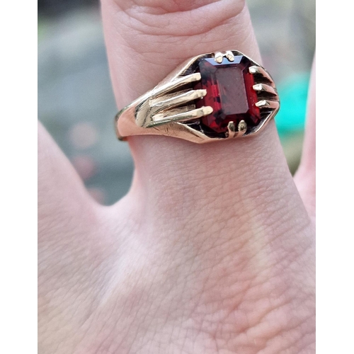 110 - Gents Art Deco Style 9ct Gold & Garnet Dress Ring, size V and 4.5g