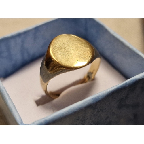 131 - 9ct Gold Signet Ring, size O & 3.6g