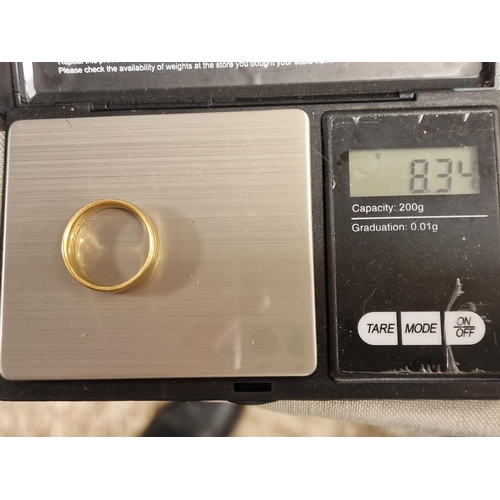 135 - 9ct Gold Wedding Band Ring - size r+0.5 & 8.35g