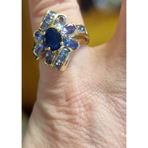 156 - 9ct Gold Pale Tanzanite & Blue Topaz Dress Ring, size k+0.5 & 4.5g