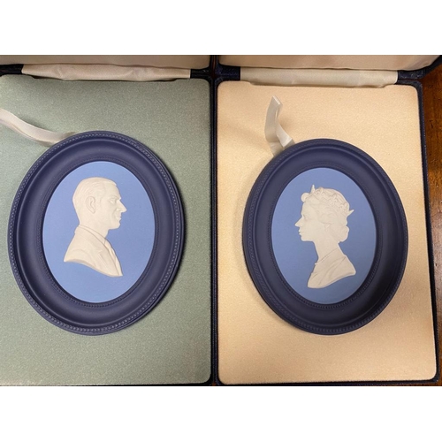 215 - Pair of Boxed Wedgwood Portrait Medallions Approx 12cm x 10cm of HM Queen Elizabeth II Number 478 in... 