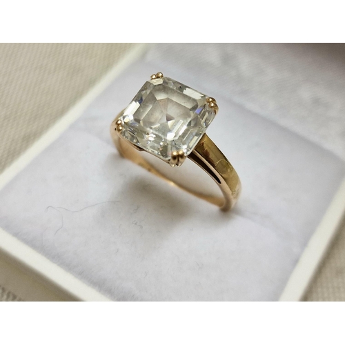 130 - 14ct Gold Large Stone Dress Ring, size N & 5.15g