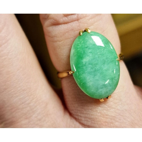 6 - 9ct Gold & Jade (Jadeite) Dress Ring - 4.05g & size P