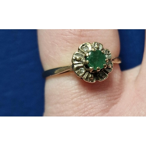 28a - Vintage 9ct Gold & Emerald Cluster Ring, size L