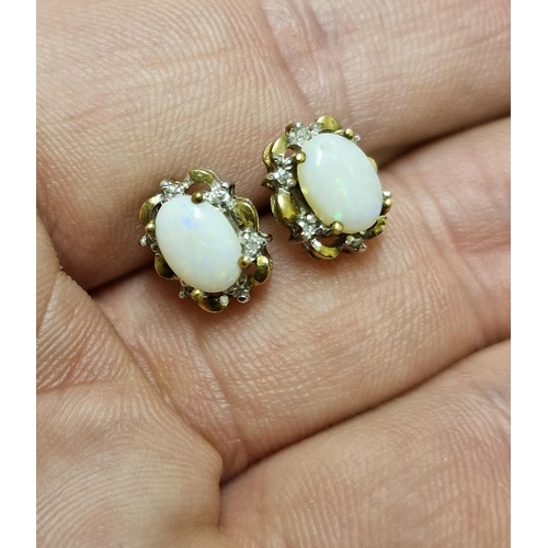 59b - 9ct Gold & Opal Stud Earrings