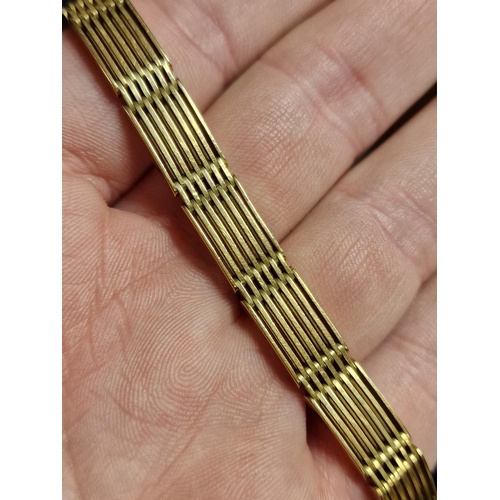 141 - 15ct Gold British Made Bracelet - 21g