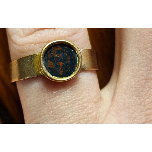 162 - 9ct Gold & Bloodstone Signet Ring, size R+0.5 and 3.3g