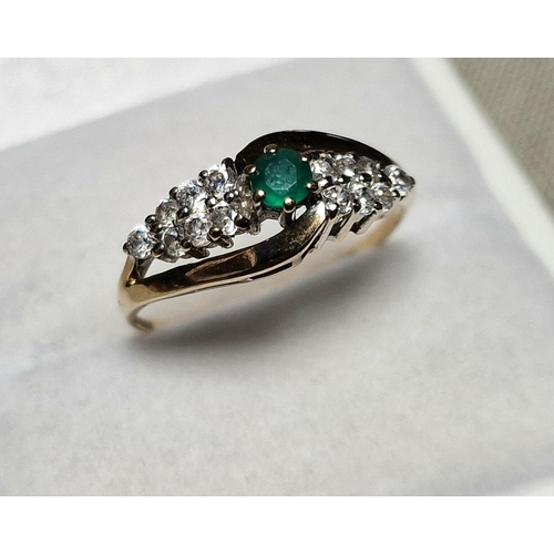 175 - Vintage 9ct Gold & Emerald Dress Ring, size M & 2g