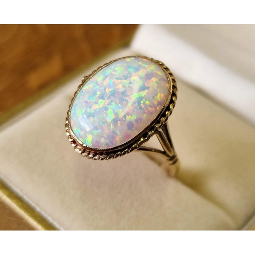 174a - 9ct Gold & Opal (Large) Dress Ring, 3g weight & size N+0.5