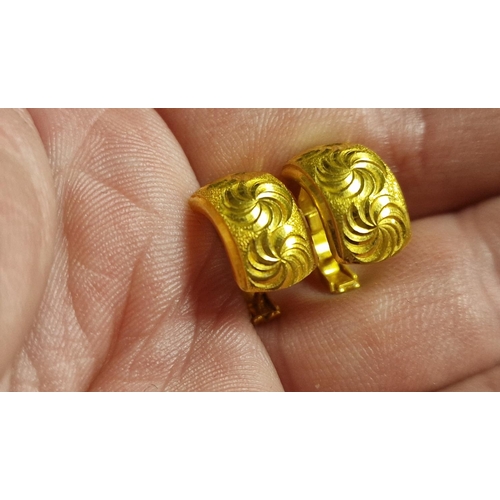 228 - 22ct Gold Earrings Weight 2.78g