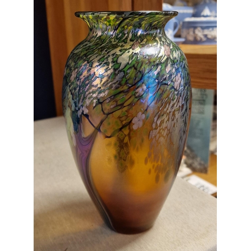 40 - Richard P Golding 'Okra Eventide' Signed 1998 Iridescent Glass Vase 22cm high