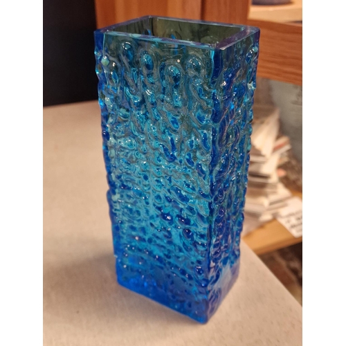 41 - Whitefriars Kingfisher Blue Art Glas Vase - 19cm high