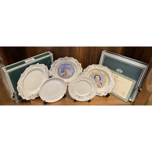 260h - 5 Royal Creamware Plates. 2 With Royal Interest Featuring HM Queen Elizabeth II and HM The Queen Mot... 