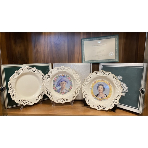 260h - 5 Royal Creamware Plates. 2 With Royal Interest Featuring HM Queen Elizabeth II and HM The Queen Mot... 