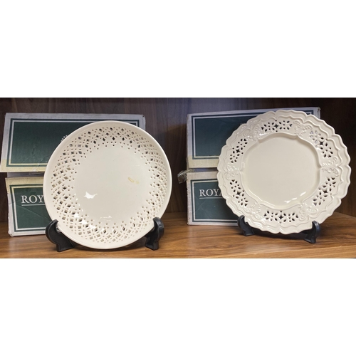 260h - 5 Royal Creamware Plates. 2 With Royal Interest Featuring HM Queen Elizabeth II and HM The Queen Mot... 