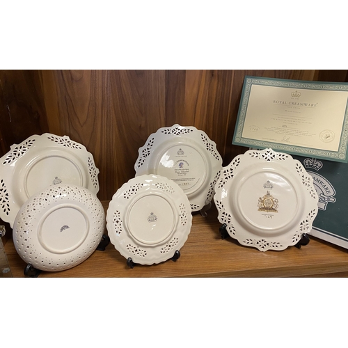 260h - 5 Royal Creamware Plates. 2 With Royal Interest Featuring HM Queen Elizabeth II and HM The Queen Mot... 