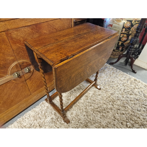 285 - Small 1930's Oak Drop Leaf Table