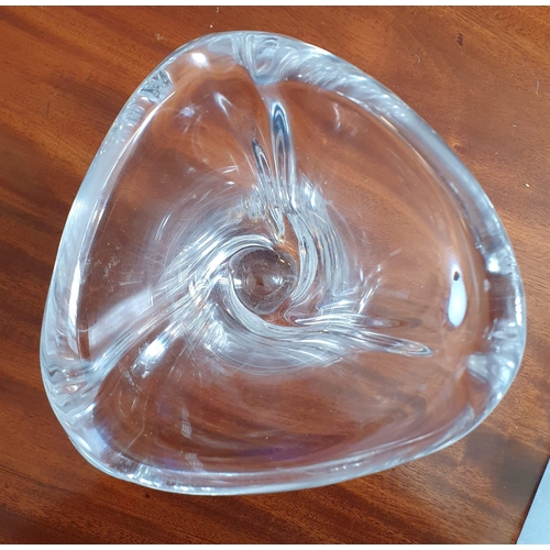 45e - Designer Spiral Glass Vase in Whitefriars Style, signed Greenleaf to base - 19cm high