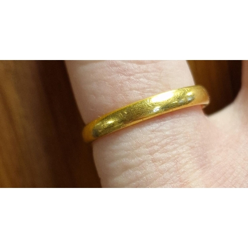 109 - 22ct Gold Wedding Band Ring - 3.55g & size M+0.5