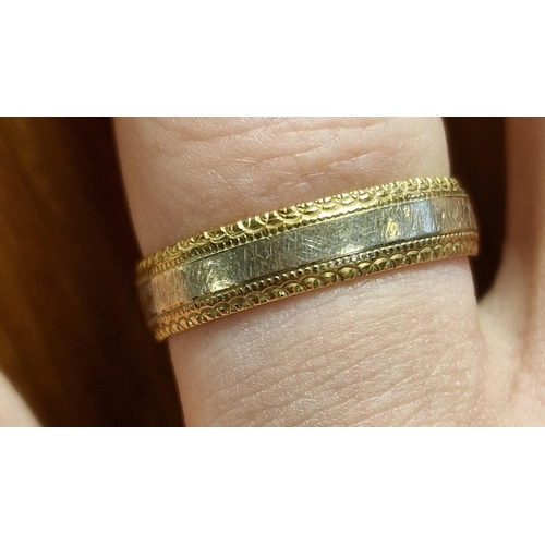 111 - 9ct Gold Wedding Band Ring - 2.95g & size Q+0.5