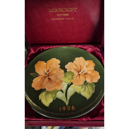 59k - Moorcroft Pair of Boxed Annual 1986 and 1987 Floral Year Plates - 22cm diameter