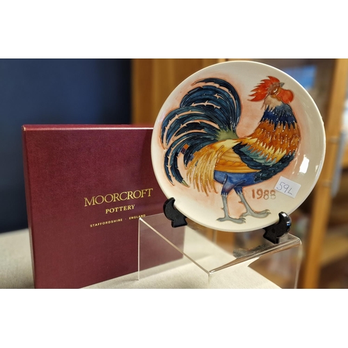 59l - Moorcroft 1988 Cockerel Annual Boxed Year Plate - 22cm diameter