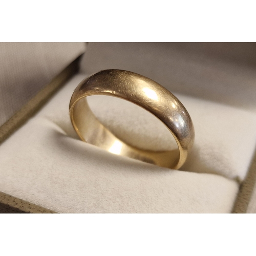 102 - 9ct Gold Wedding Band Gents Ring, size U & 5.45g