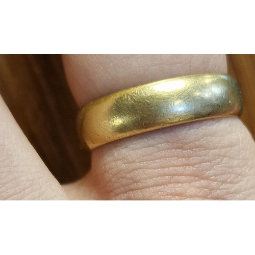 102 - 9ct Gold Wedding Band Gents Ring, size U & 5.45g