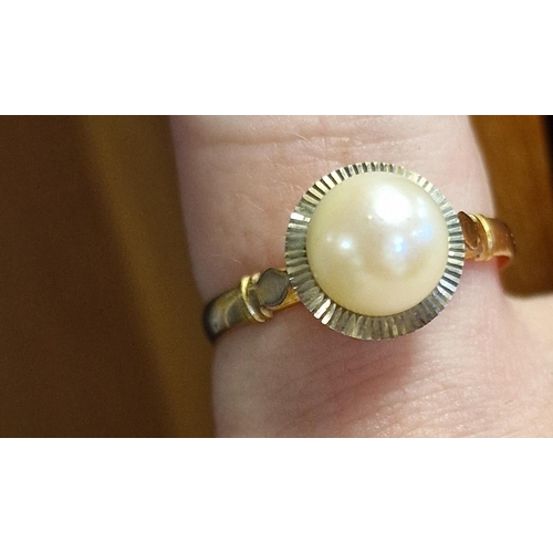 113 - 9ct Gold & Pearl Dress Ring, size O+0.5 & 2.05g