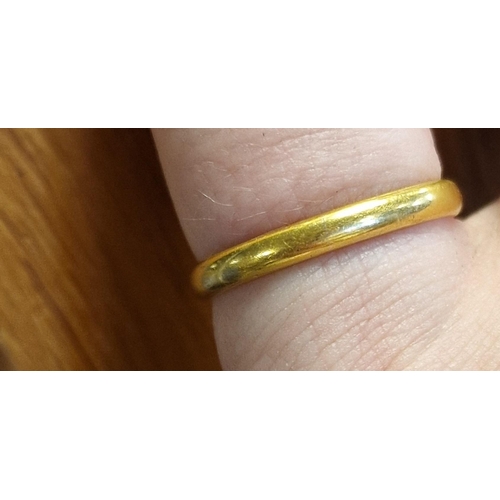 99 - 22ct Gold Wedding Band Ring, size M & 2.7g