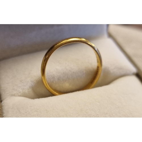 99 - 22ct Gold Wedding Band Ring, size M & 2.7g