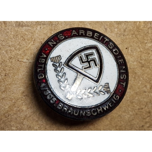 261 - WWII German Labour & Workers Front Lapel Badge