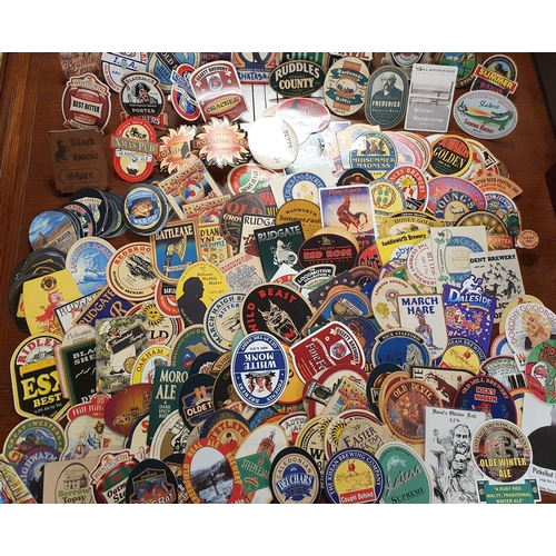 28f - Pub Beer Breweriana Pump Clips - Massive Collection - 4 photos