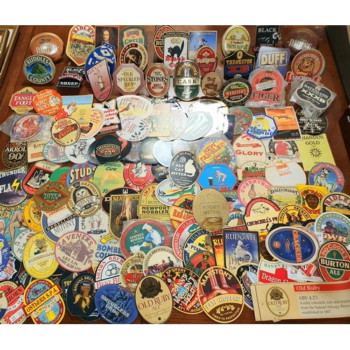 28f - Pub Beer Breweriana Pump Clips - Massive Collection - 4 photos