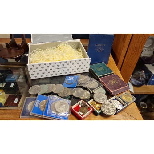 86b - Currency Coin Collection inc IDMA medals and Chinese Coins